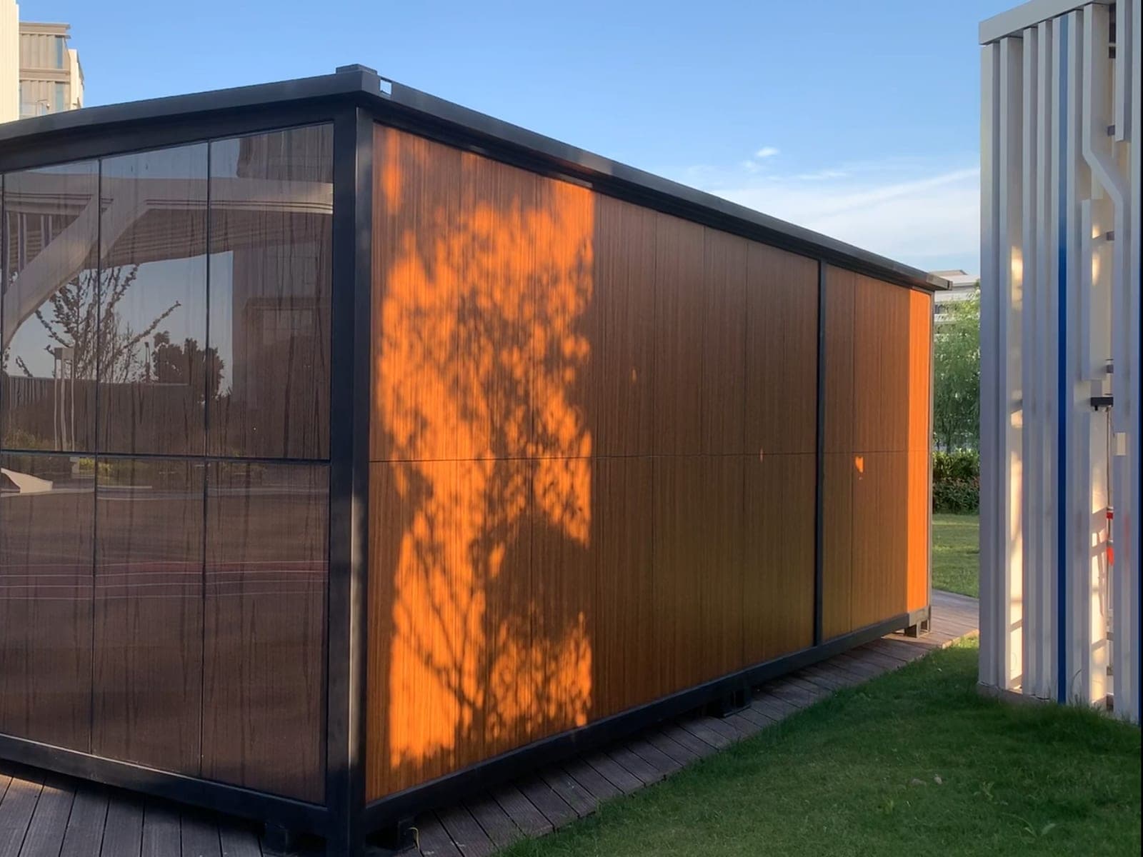Off-grid zero-carbon coffee cabin